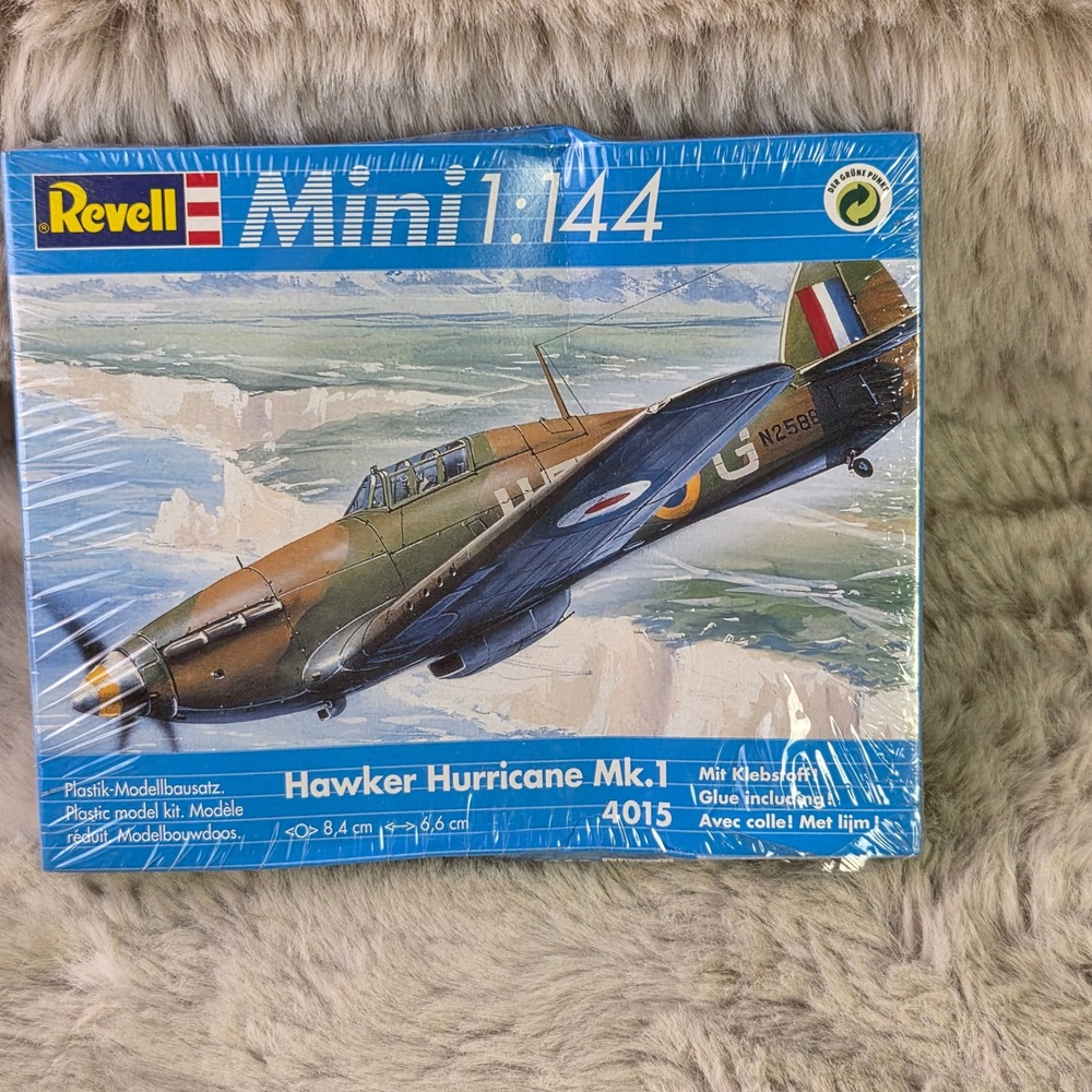 Revell Mini 1:144 Hawker Hurricane Mk.1 Plastic Model Airplane Kit 4015 Sealed